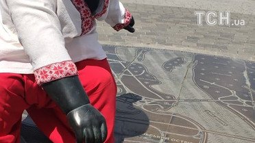 Малюки на Поштовій площі у вишиванках_1 / © Фото Натальи Нагорной/ТСН