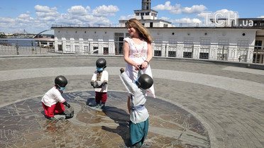 Малюки на Поштовій площі у вишиванках_8 / © Фото Натальи Нагорной/ТСН