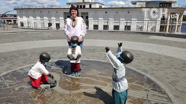 Малюки на Поштовій площі у вишиванках_11 / © Фото Натальи Нагорной/ТСН
