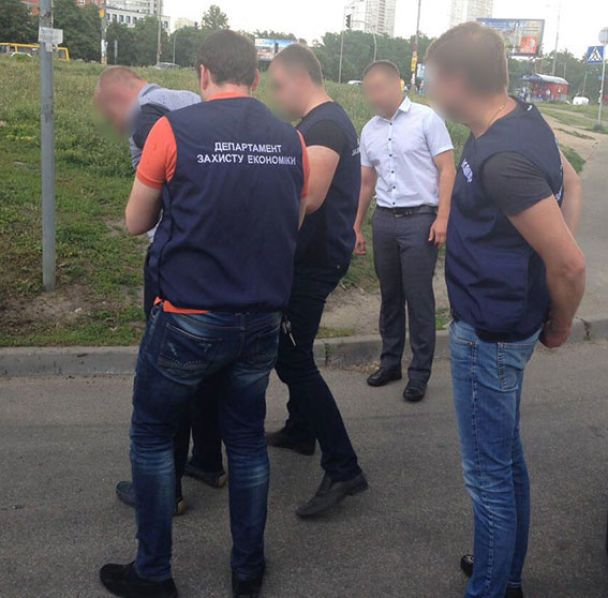 Затримали чиновника, який проводив оборудки із землею під Києвом