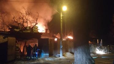 У Києві горять чотири будинки, лунають вибухи