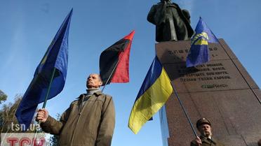 У столиці біля пам&#039;ятника Тарасу Шевченку провели мітинг за визнання УПА, на якому зібралося близько 1 тис. осіб.