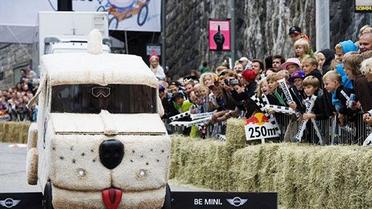 В Стокгольмі провели перегони на саморобних "мильницях" Stockholm Red Bull Soapbox 2011. / © AFP
