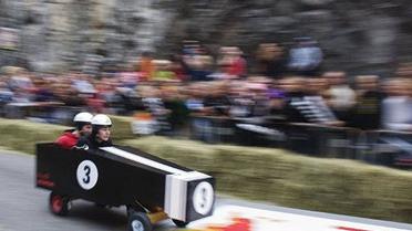 В Стокгольмі провели перегони на саморобних "мильницях" Stockholm Red Bull Soapbox 2011. / © AFP