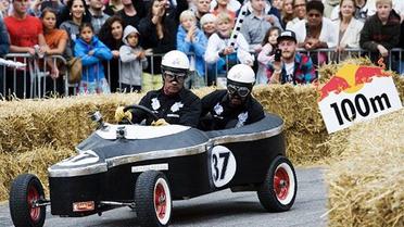 В Стокгольмі провели перегони на саморобних "мильницях" Stockholm Red Bull Soapbox 2011. / © AFP