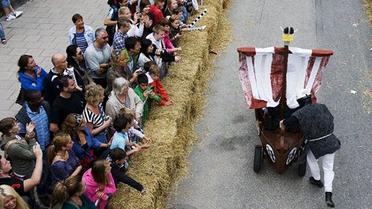 В Стокгольмі провели перегони на саморобних "мильницях" Stockholm Red Bull Soapbox 2011. / © AFP