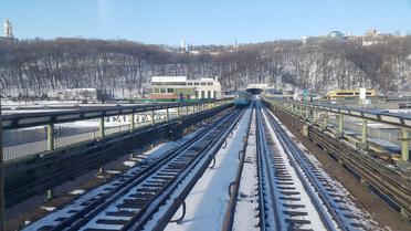 В Киевском метрополитене объяснили, почему в час пик приостанавливали движение поездов