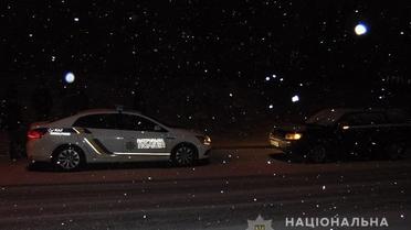 У Києві затримано трьох чоловіків, які заради помсти пограбували сусідів