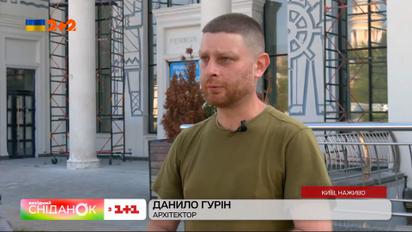 На Речном вокзале Киева реставрируют уникальные панно