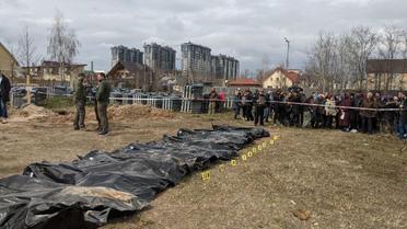 У Бучі розпочалася ексгумація тіл, похованих у братській могилі