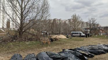 У Бучі розпочалася ексгумація тіл, похованих у братській могилі