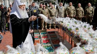Освячення пасок та крашанок для бійців АТО / © Reuters