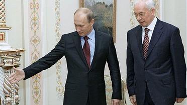 Росія, Москва. Прем&#039;єр-міністр Росії Володимир Путін вітає свого українського колегу Миколу Азарова у своїй підмосковній резиденції Новоогарьово. Прем&rsquo;єр-міністри зустрілись, щоб обговорити питання транзиту російського газу до Європи. / © AFP