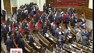 Народні депутати увесь день намагаються знайти спільну позицію з приводу статусу Донбасу