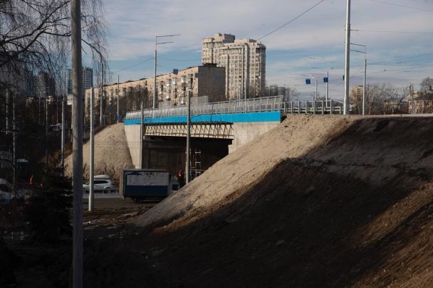 В Киеве открыли движение по Дегтяревскому путепроводу