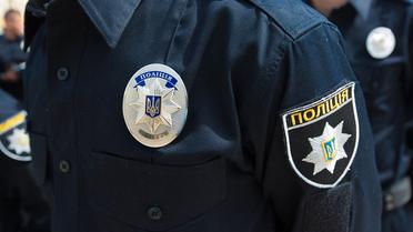 Патрульні затримали чоловіка, який погрожував вбити себе шматком скла