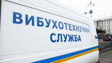 В Киеве сообщено о заминировании двух крупных ТРЦ, людей вывели на улицу