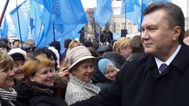 Янукович закликав прибрати владу