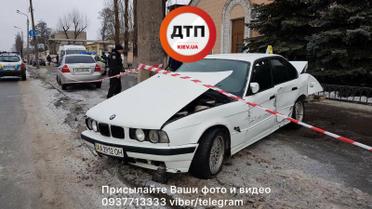 В Киеве водитель BMW на тротуаре насмерть сбил женщину