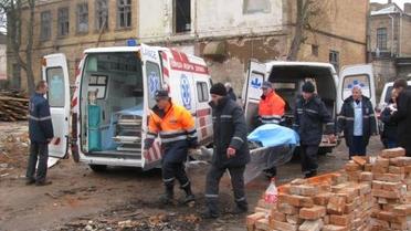 Один з чоловіків загинув одразу на місці трагедії, другий в кареті "швидкої допомоги". Їм було 19 та 23 роки. / © Волинські новини