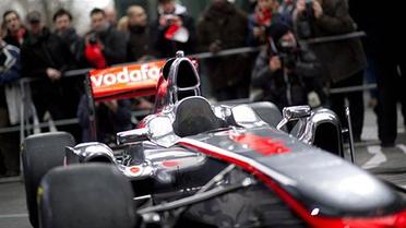 Німеччина, Берлін. Презентація нового гоночного автомобіля McLaren Mercedes MP4-26 у Берліні. / © AFP