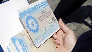 Депутата Київради підозрюють у підробленні диплому про освіту