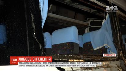 На Прикарпатье маршрутка столкнулась с фурой, один человек погиб