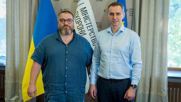 Глава Минздрава Виктор Ляшко (справа) и исполняющий обязанности гендиректора "Охматдета" Александр Урин